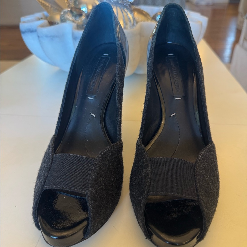 BCBG MAXAZRIA Elegant Black Peep-Toe Heels - Picture 5 of 13